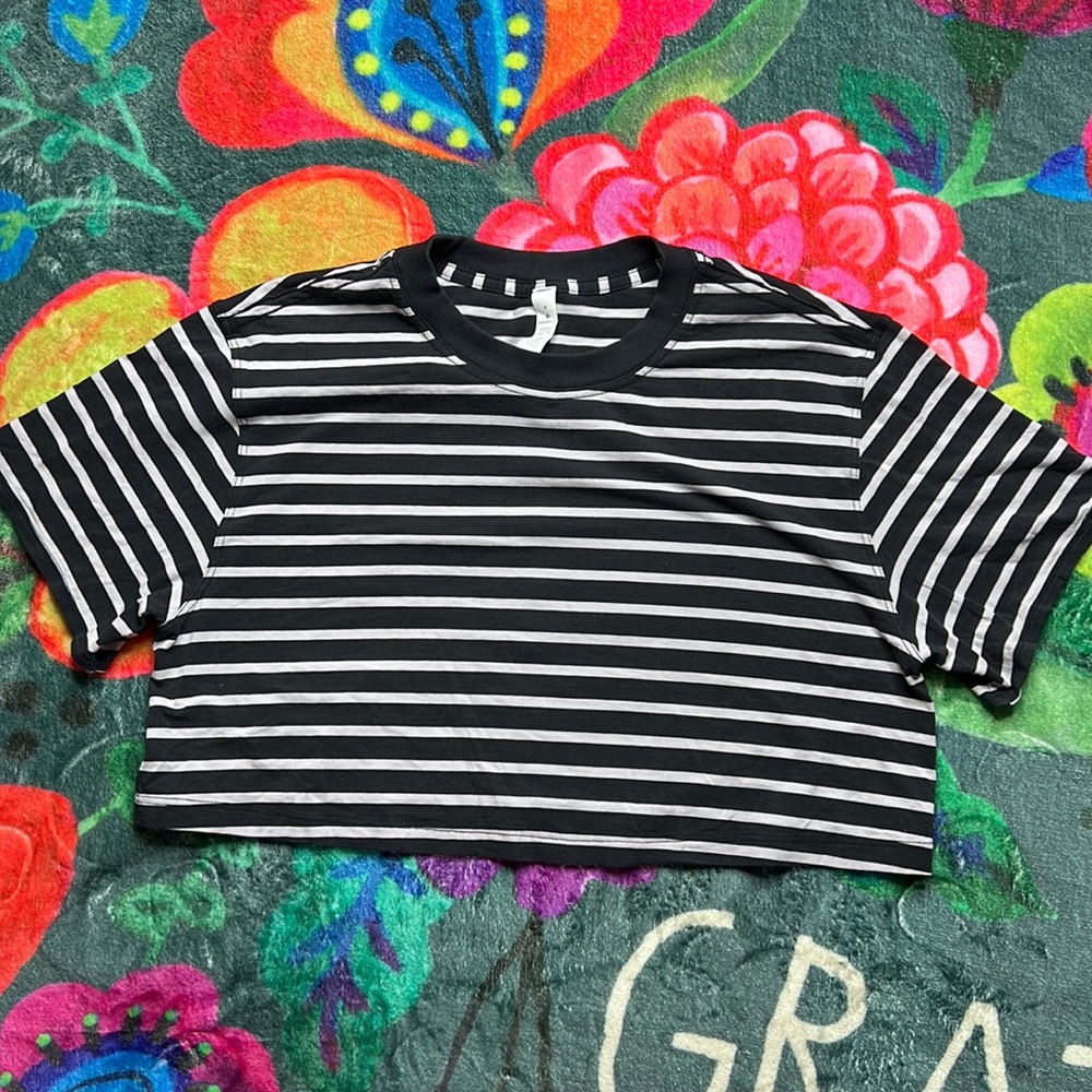 ❌❌❌❌❌SOLD❌❌❌❌❌ Lululemon cropped T-shirt